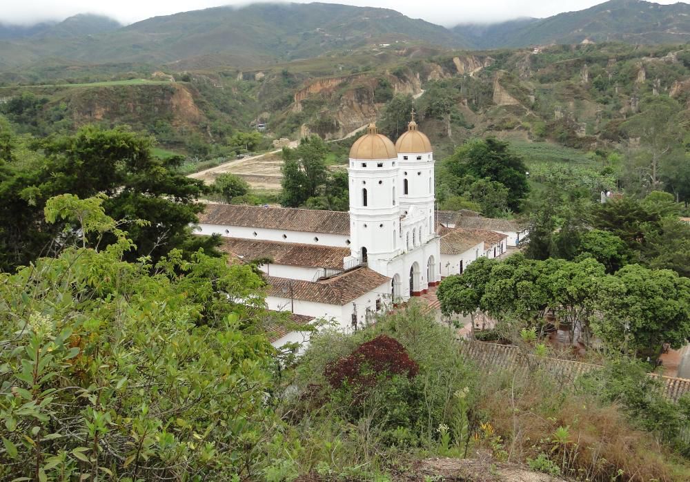 Pie de foto: Los Pueblos Patrimonio se benefician de estrategias de promoción turística diferenciadas.  Foto: "Iglesia en medio de la naturaleza", Adriana Sánchez. La Playa de Belén, Norte de Santander.