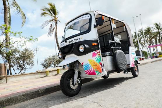 Entrega vehículos eléctricos para la Isla de Providencia